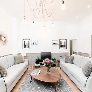 Livinparis - Luxury 3 & 4 Bedrooms Montmartre I , Paris France